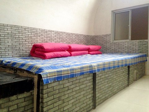 灵石石膏山农家土炕体验馆